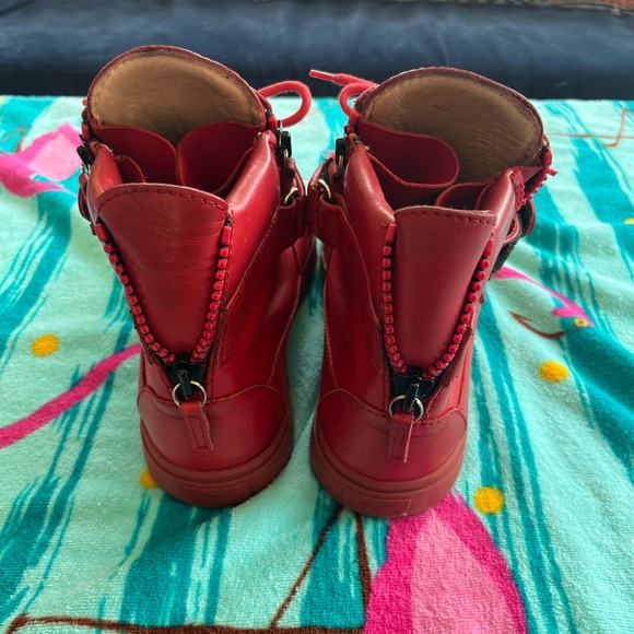 Men Giuseppe Sneaker. Good Condition, decent soles, Color:Red, Size: US-13 EU-44